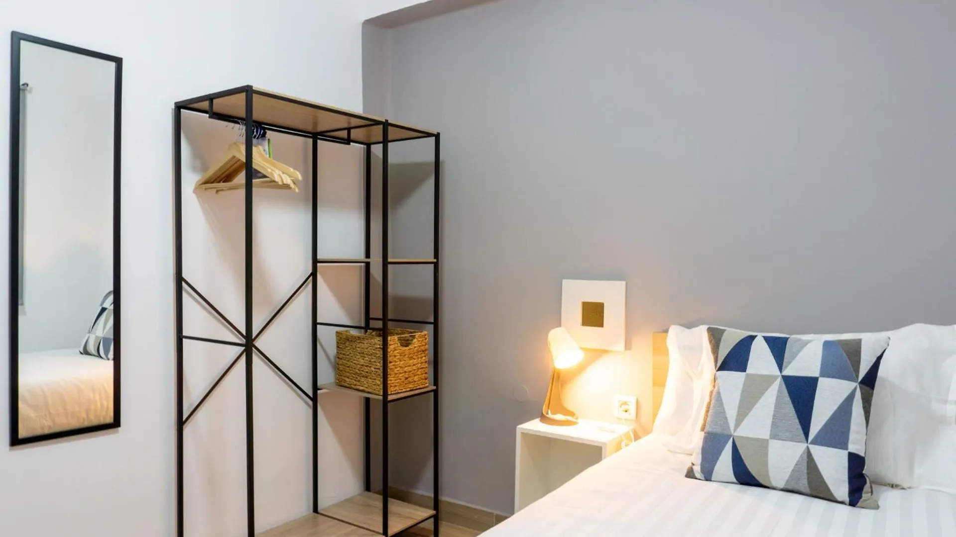 Comodo Apartamento De 3 Dormitorios Malaga Apartment